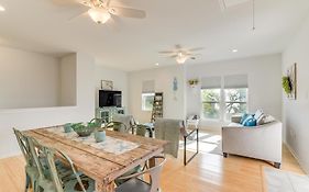 Seabrook Getaway With Balconies And Bay Views!